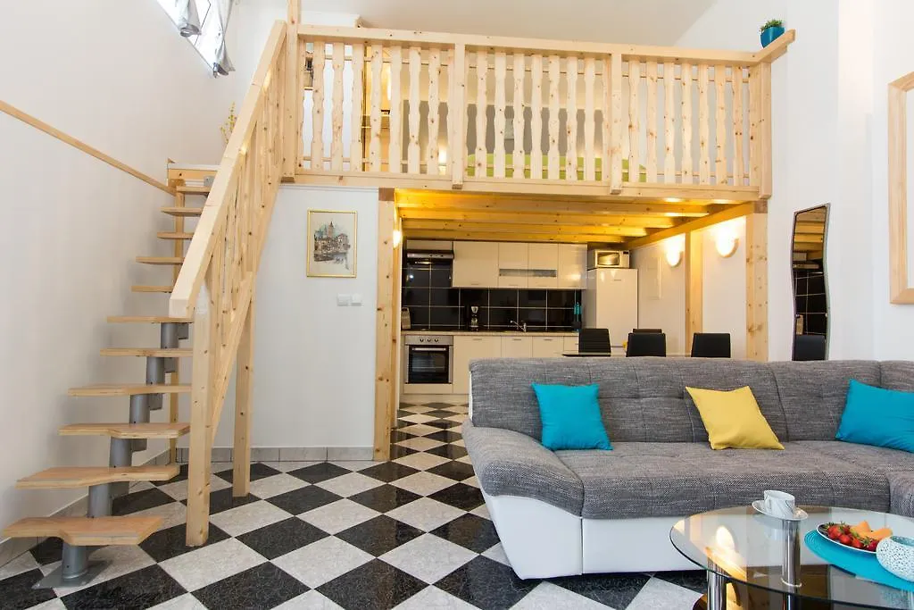 Apartments Storia Trogir 0*,